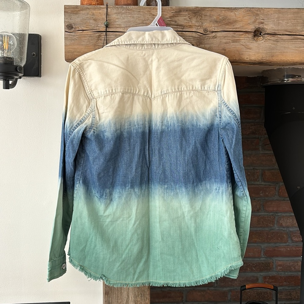 Free People Women’s Ombre Cream Blue Green Frayed Hem Denim Button Down Shirt XS - Picture 6 of 8